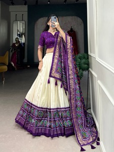 Lona de algodón con estampado de Patola púrpura boda Lehenga Choli borlas pesadas costura con cremallera para damas de honor nupciales indio paquistaní - Product Image 3