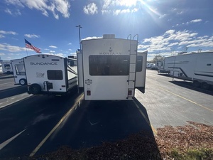 Used 2022 Keystone M-o-n-t-a-n-a 3231C-K - Product Image 3