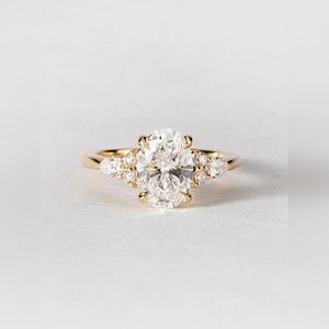 Bague à grappe de diamants taille ovale en or 10K 14K 18K, argent et platine, sertie de trois pierres, bijoux de fiançailles, prix d'usine, vente chaude - Product Image 1