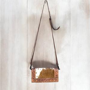 Bolso cruzado de cuero genuino con el mejor diseño, estilo bohemio occidental Vintage con estampado floral único hecho a mano para damas - Product Image 1