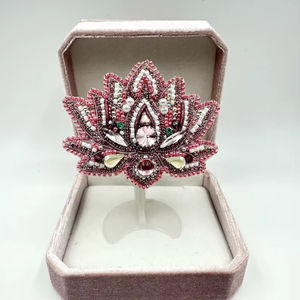 Broches perlées Broche design faite à la main. Accessoires de haute qualité. Broche design unique. Baby shower meilleur cadeau. - Product Image 1