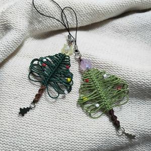 Porte-clés en macramé de Noël fait à la main, breloque arbre, porte-clés de vacances d'hiver, décoration de sac mignonne, idée cadeau - Product Image 3