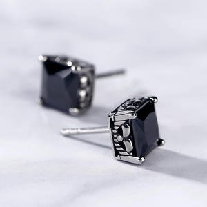 Pendientes de Acero de Titanio con Zirconia para Hombre, Estilo Punk Hip-Hop, Marca Jeulia - Product Image 6