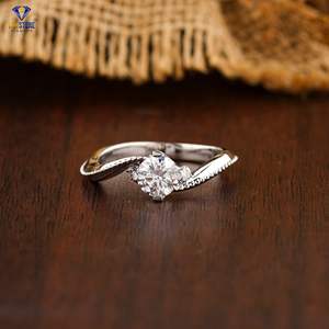 แหวนเพชรทรงกลม0.71 TDW สดใสสำหรับสตรี18K ผ่านการรับรองทองคำขาว/เครื่องประดับเพชรที่ไม่ได้รับการรับรอง - Product Image 1