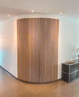 Panneau Mural Acoustique Akupanel Courbé et Flexible en Bois et MDF à Lattes Ondulées Décoratives