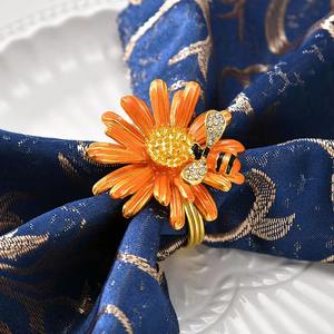 Rond de serviette floral blanc décoratif avec motif d'abeille mignonne pour décoration de table de mariage, événements de fête, hôtel, salle à manger - Product Image 2