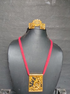 Acheter collier boucles d'oreilles bague sertie de 22K plaqué or ensemble de bijoux de style de luxe à vendre par les exportateurs indiens - Product Image 4