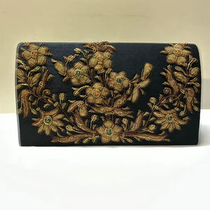 Sac à main élégant pour femme Sac de soirée artisanal avec travail complexe Zari et embellissements perlés Idéal pour les événements spéciaux - Product Image 2