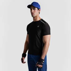 T-shirt de gymnastique Overland Run en noir - Product Image 3