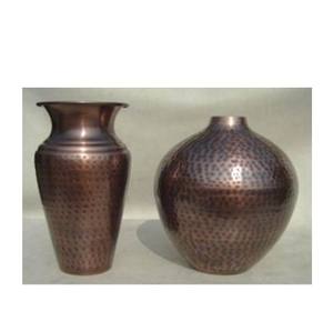 Lot de 2 mini vases marteau en métal faits à la main par Acube Industries-Bougeoirs et lanternes élégants pour la décoration intérieure - Product Image 5
