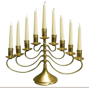 Design multicolore élégant Hanukkiah 9 bras moderne en fer Menorah Hanukkah Menorah juive Hanukah disponible à des prix de gros - Product Image 4