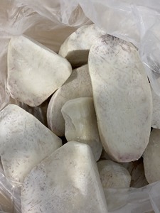 Les tranches de taro congelées de forme aléatoire suivent les exigences du client, racine de taro jaune congelée IQF avec des prix bon marché du Vietnam - Product Image 6