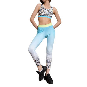 Ensemble de sport pour femmes en 2 pièces, ensemble de yoga pour femmes en couleur unie, 100% matière de haute qualité - Product Image 1