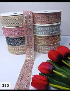 Fleurs sur mesure brodées de neuf couleurs en paillettes et design floral à des fins diverses en 1.25 pouces de largeur - Product Image 3