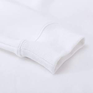 Ensemble sweat à capuche court unisexe en polaire avec logo imprimé en relief sur le devant, haut court pour femme et pantalon évasé, personnalisable pour l'hiver - Product Image 2