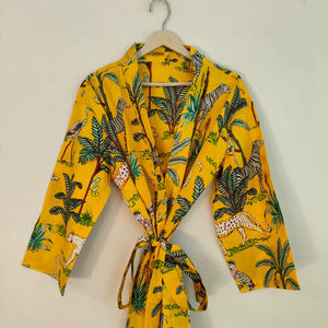 Robe kimono en coton doux de luxe à col en V et à manches longues à imprimé jungle jaune pour femmes Cadeau de demoiselle d'honneur d'été - Product Image 1