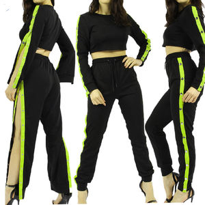 Ensemble de survêtement streetwear d'hiver pour femmes, logo personnalisé, boutons-pression intégrés, pantalon de jogging long à coupe courte, 2 pièces, polaire écologique - Product Image 1