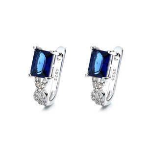 Orecchini a Cerchio in Argento Sterling con Forma Geometrica, Zaffiro e Smeraldo in Oro 14K, Design Elegante con Gemme Pendenti - Product Image 1