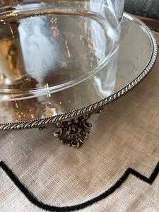 Cloche en verre de style européen classique avec base en miroir argenté, idéale pour la présentation de gâteaux, le style d'événements et l'accueil de luxe en provenance d'Inde - Product Image 2