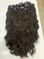 Venta al por mayor de extensiones de cabello liso indio natural alineado con cutícula virgen 28-30 pulgadas cinta ondulada natural paquetes de cabello humano exportación