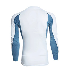 เสื้อผ้าออกกำลังกายสำหรับผู้ชายรุ่นใหม่ Rash Guard ระบายอากาศได้ดี เป็นมิตรกับสิ่งแวดล้อม แห้งเร็ว รับออกแบบตามสั่ง บริการ OEM - Product Image 4