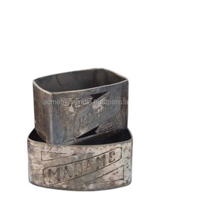 ชุดที่ใส่กระดาษเช็ดปากชุบสังกะสีแบบพรีเมี่ยมมีแหวนผ้าเช็ดปากสีเทาแฮนด์เมด2ชิ้นเหมาะสำหรับใช้บนโต๊ะอาหารและงานแต่งงานมีสไตล์และทนทาน - Product Image 1