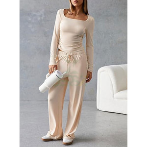 Ensemble de survêtement unisexe 2 pièces en coton 100% avec haut à capuche brodé vintage et pantalon large décontracté et élégant - Product Image 4