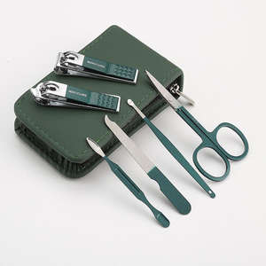 Haute qualité 6 pièces manucure pédicure ensemble outils de beauté en acier inoxydable, y compris coupe-ongles oreille cuillère lime à ongles personnalisé boîte en polyuréthane - Product Image 3