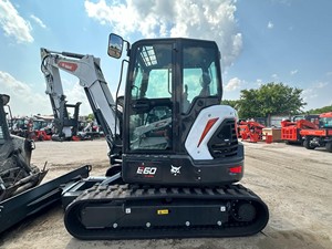 Excavatrice E60 d'occasion 2023, 3 tonnes, moteur, capacité de la benne de 0,4 m³ - Product Image 4
