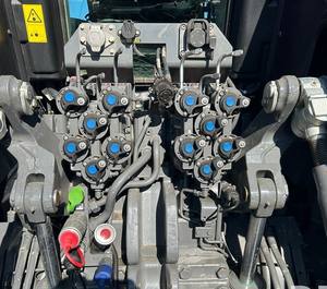 รถแทรกเตอร์มือสอง Massey Ferguson 8740 ขับเคลื่อน 4 ล้อ กำลัง 120 แรงม้า 70 แรงม้า 140 แรงม้า พร้อมมอเตอร์หลักและชุดปั๊ม ยังไม่มีรีวิว - Product Image 6