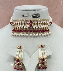 Conjunto de collar de perlas de Gargantilla Kundan de lujo Conjunto de Gargantilla de perlas de oro tradicional Collar con pendientes para mujeres y niñas - Product Image 1