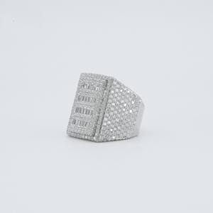 Anillo de oro blanco de 14 quilates para hombre, lujoso y atemporal, totalmente engastado con diamantes cultivados en laboratorio con claridad VVS. - Product Image 3
