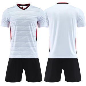Vente en gros d'ensemble de vêtements de football personnalisés, uniformes, nouveau design de maillot de football pour hommes, ensemble de maillots de football en polyester à séchage rapide bon marché - Product Image 4