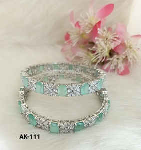 กำไลข้อมือโฆษณาที่สง่างามคุณภาพดีที่สุดเครื่องประดับสำหรับพิธีพิธีความโปรดปรานของ Raksha bandhan มีจำหน่ายในราคาขายส่ง - Product Image 2