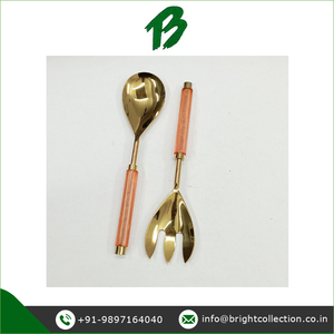 Ensemble de service à salade Royal Design avec poignée en résine de couleur pêche transparente durable et disponible avec marque privée personnalisée - Product Image 3