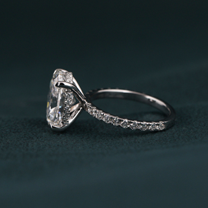 Anillo de diamante cultivado en laboratorio de plata de ley, juego de pavé de Halo oculto, compromiso de corte ovalado de estilo clásico con certificado IGI, su regalo - Product Image 2