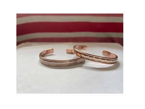 Bagues d'oreille en cuivre pur pour femme traditionnelle Bracelets en acier inoxydable poli de conception personnalisée pour la mode et le cadeau - Product Image 2