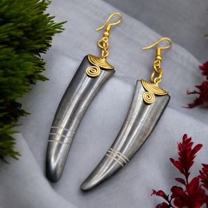 Boucles d'oreilles en os magnifiquement conçues pour femmes, bijoux traditionnels, motif en pierre de perle pour les fêtes, les fiançailles, les mariages - Product Image 2