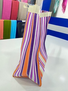 Bolsos de compras tejidos de nailon ecológicos hechos en India para mujer, bolsos con cremallera y rayas multicolores para uso diario al aire libre - Product Image 3