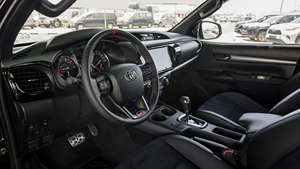 Precio con Descuento Especial 2025 T O Y O T A HI-LUX GR SPORT 2.8D – NEGRO - Product Image 6