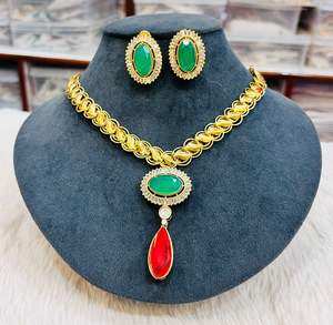 Lujoso juego de collar de piedra de doble pulido de oro Premium para mujer, perfecto para bodas, fiestas y ocasiones especiales - Product Image 4