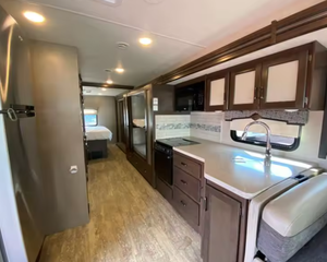 Autocaravana/Remolque de Viaje T-h-o-r M-o-t-o-r C-o-a-c-h H-u-r-r-i-c-a-n-e 34J Rvs 2025 2024 2026 - Product Image 4