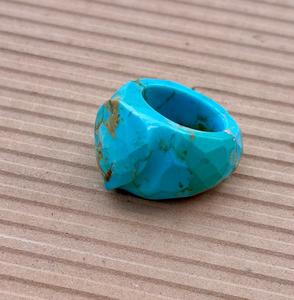 Anillo de piedras preciosas de turquesa de Arizona Natural tallado a mano y facetado regalo especial de diseño único para ella o él joyería de piedras preciosas - Product Image 3