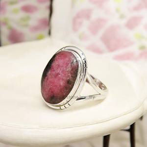 Bague fine en argent sterling 925 faite à la main Rhodonite naturelle avec une belle lunette en diamant de coupe ovale bijoux de déclaration - Product Image 4