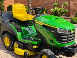 Vente flash : Tracteur de jardin John Deere X167R, tondeuse autoportée avec bac à herbe, occasion, tracteurs agricoles John Deere 4x4 - Product Image 4