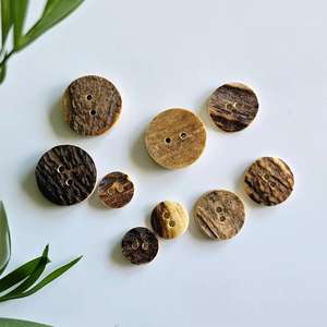 Venta al por mayor caliente botón personalizado café color redondo resina plástica Sostenible 4 agujeros abrigo botones para ropa - Product Image 3