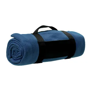Coperta da Viaggio Personalizzata Lars in Pile con Accessori - Product Image 1