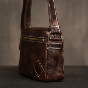 Fabricant de sacs à bandoulière en cuir de vachette véritable de luxe personnalisé pour hommes - Product Image 2