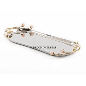 Aspecto atractivo La mejor calidad Metal Plata Brillante Pulido Bandeja para servir alimentos con capullos chapados en oro Asas de diseñador de la India - Product Image 1