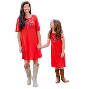 Robe brodée en coton à manches courtes et col rond - Product Image 2